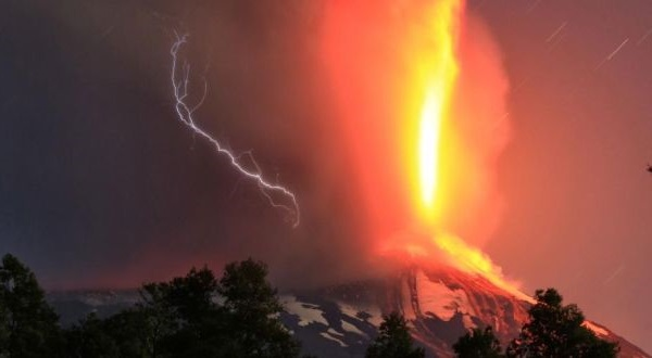 Villarrica volcano explosion of 2 March 2015, Chile, Volcano photo